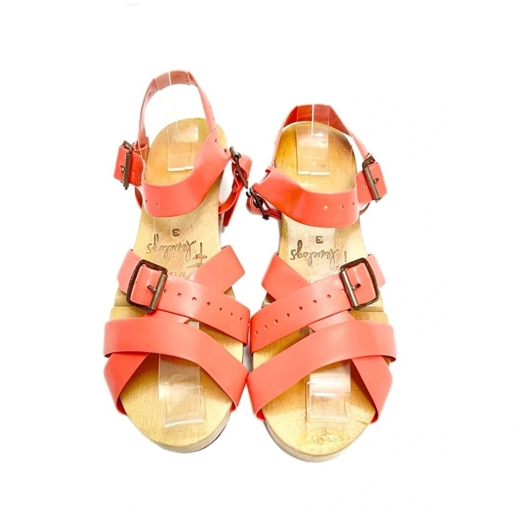 FELXICLOGS | Vintage 1950s coral strappy vinyl articulated wooden sole sandals